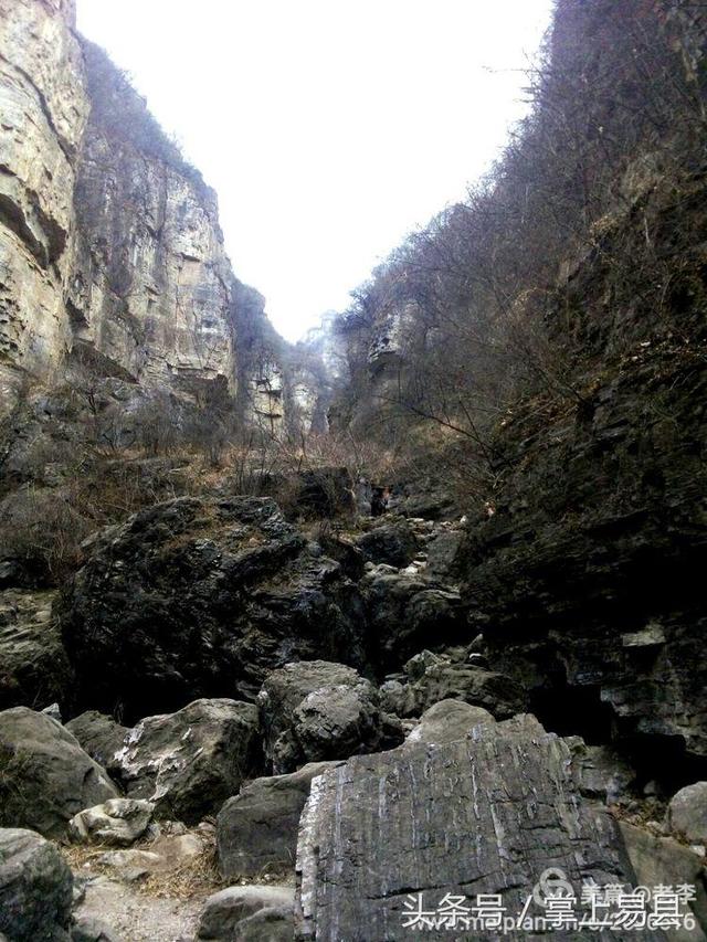 狼牙山英雄跳崖处……莲花瓣