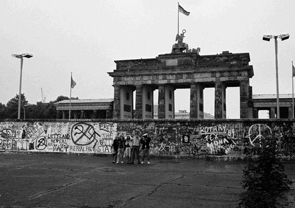 柏林墙从建造到倒塌