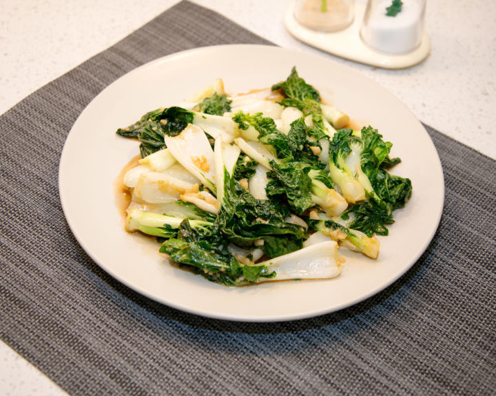 蒜蓉奶白菜,最美的平价蔬菜,4分钟变出一盘"翡翠白玉"