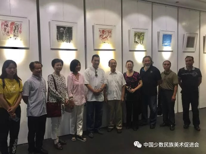 中国收藏家协会副会长,国家民族画院顾问,中国西部画院名誉院长,中国