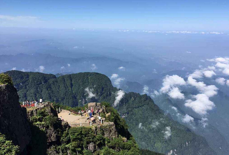 多么痛啊,21岁湖南女子从峨眉山顶跳崖