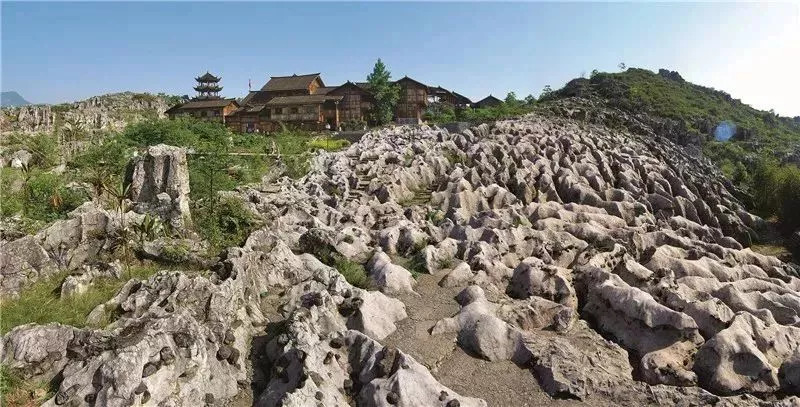 最佳季节:四季皆宜 地址:宜宾市兴文县石海镇梅岭 夕佳山古民居 是