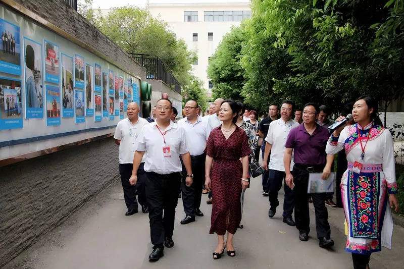 李川萍率市调研组一行到北川羌族自治县七一职业中学调研《中华人民