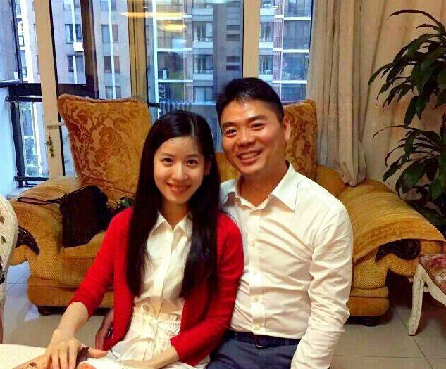 刘强东事件女主角多张照片曝光网友确实和奶茶妹妹口味不同