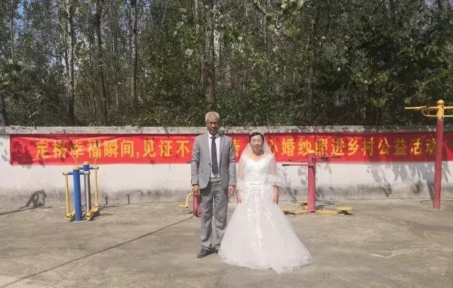 新县婚纱照_婚纱照风格(2)