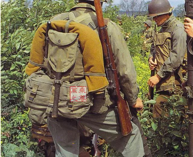 m1945背包挂m1943二折铲和毛毯