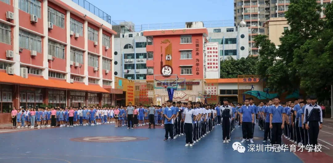 庄严而又充满仪式感的升旗仪式,永远都是冠华育才学校一道永不褪色的