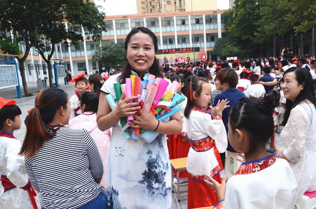 启智立德 礼润人生—2018年上街区新建小学一年级开笔礼进行时