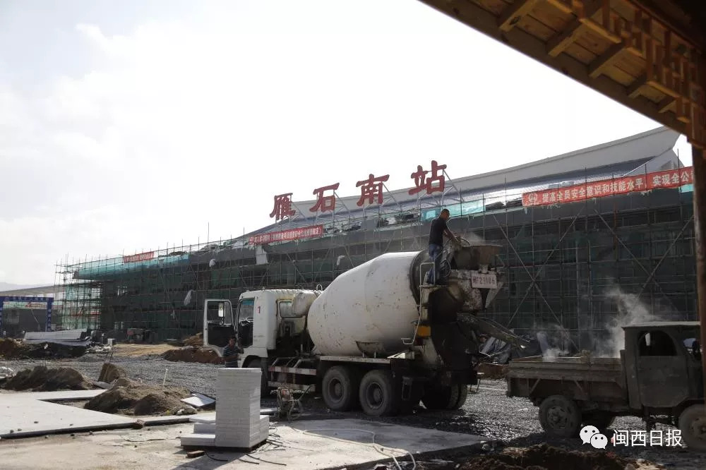 雁石南站航拍其中,漳平西站旅客出口通道,站台,雨棚,旅客天桥,钢网架