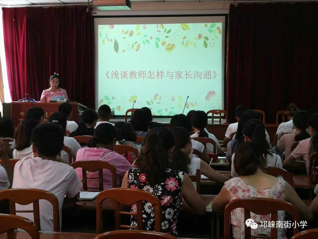 高丽叶体伟卓清付倩兰师徒结对9月3日,学校根据年段和学科特征,选派了