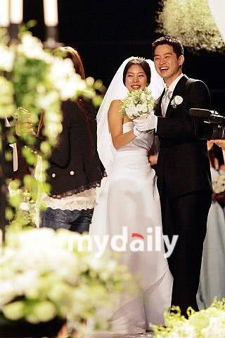 2006年和组合jinusean中的jinu(金正宇)结婚经营自己,是人生重启的