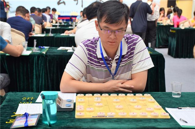 高清-杨官璘杯王天一战孙逸阳引围观 象棋文化衫吸睛