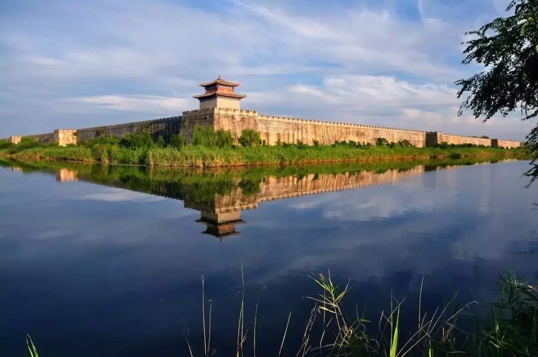 当地用餐,导游服务和旅游意外伤害保险;不含:往返火车票,当地门票