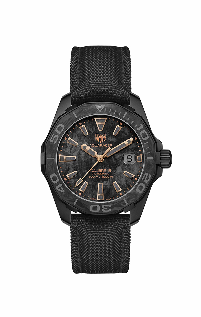 泰格豪雅荣推碳纤维特别款腕表