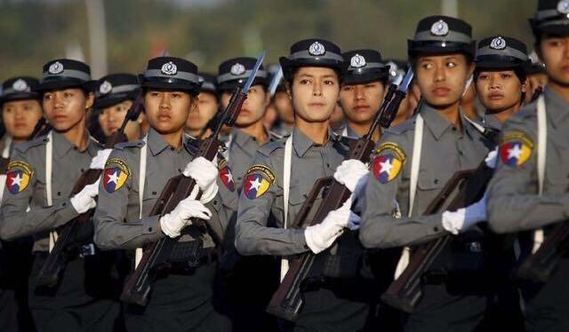 缅甸女警察,只是比舷黑点.