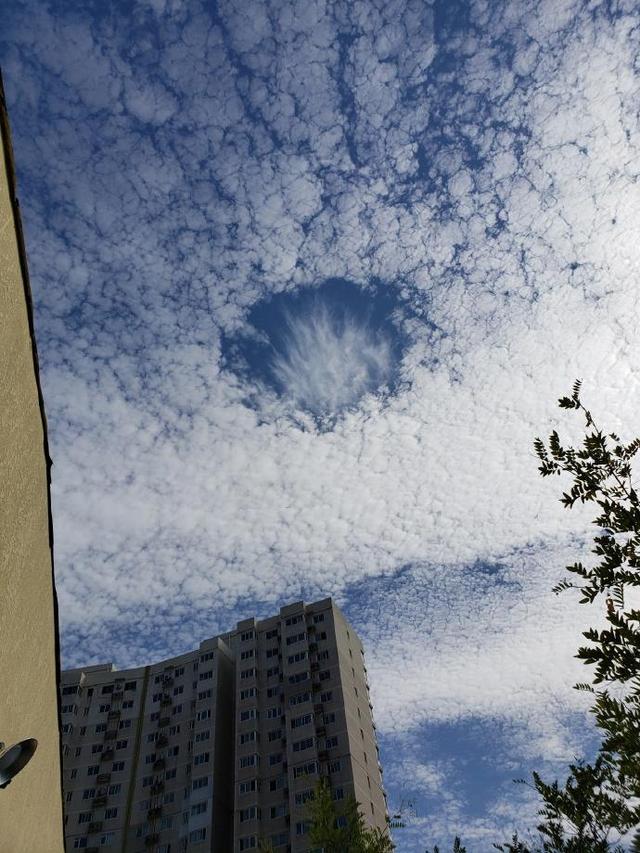 罕见!北京天空出现奇特"云洞,状若打开了星际传送门