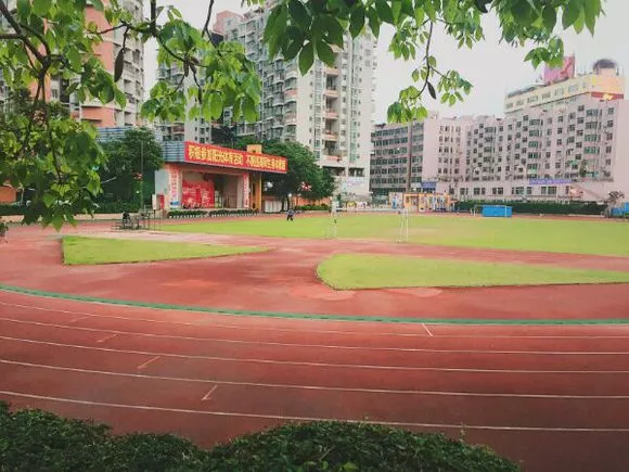 龙岗区布吉的中心现为广东省一级学校布吉中学创建于1977年这位傅恒的