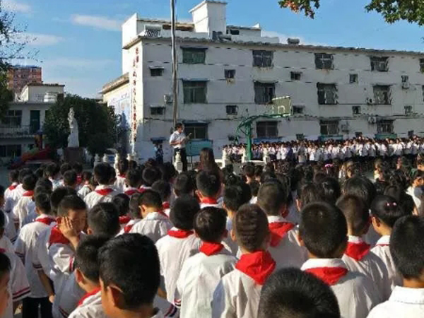 不负韶华砥砺前行邓州市城区五小举行2018年秋季开学典礼