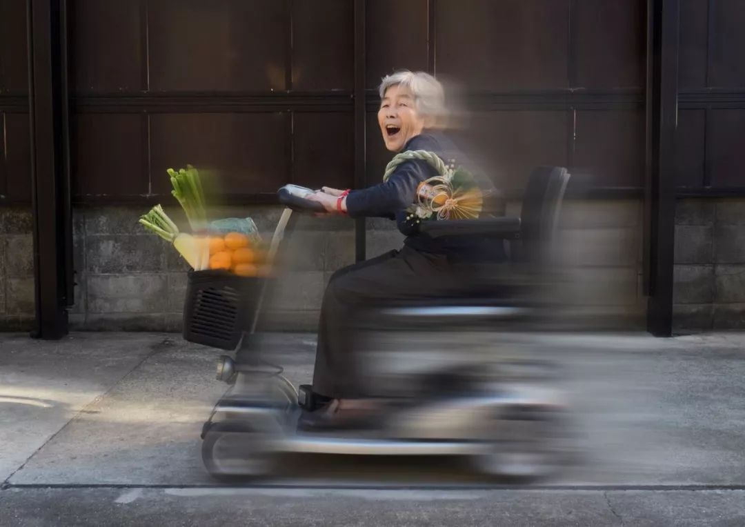 熱點| 史上最高齡時尚偶像，90歲老奶奶拍大片，狠甩明星博主18條街！ 時尚 第34張