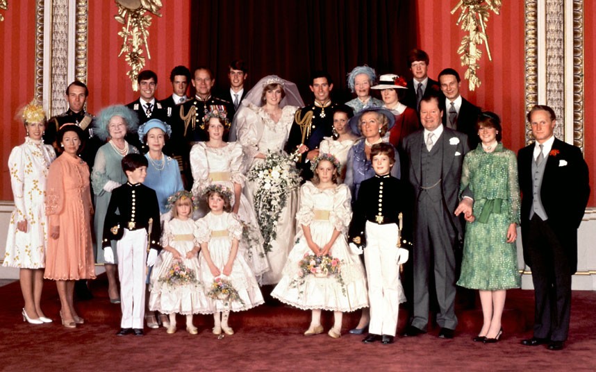 英国女王老照片:从皇室公主到女王的过程，生而为王!