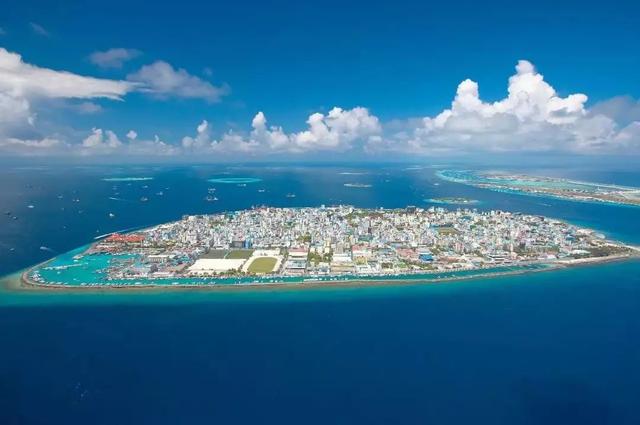 马尔代夫首都马累，世界上最小的首都，也是全世界最拥挤的城市