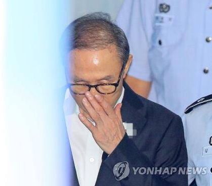 韩国前总统李明博判刑20年