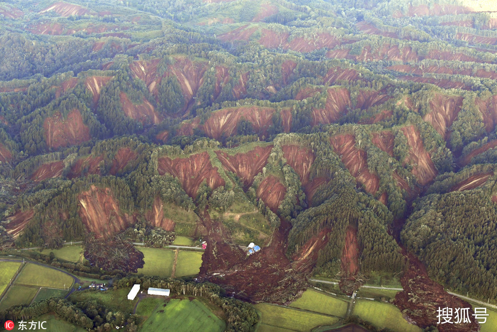 日本北海道6.9级地震引发山体滑坡 房屋遭掩埋