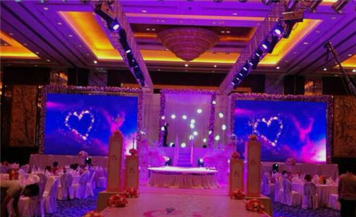 婚礼led显示屏有什么用和婚礼舞台背景怎么布置