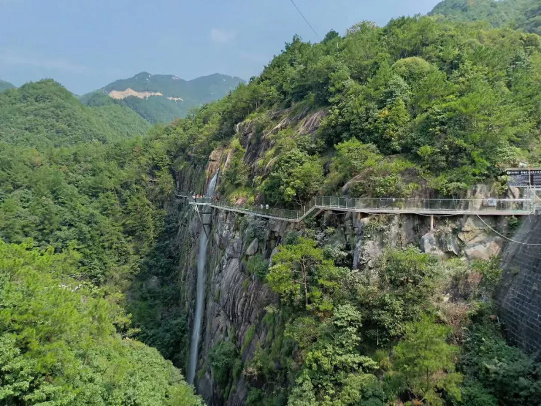 天台山龙穿峡玻璃栈道初体检来了!含视频