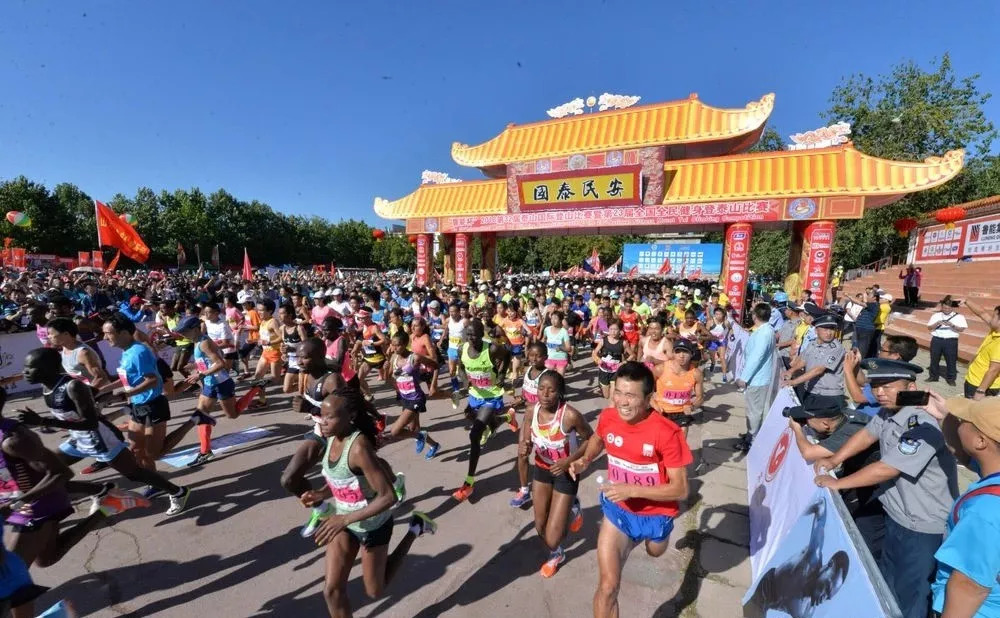 帷幕, 今年的泰山国际登山节总共有来自30个国家和地区3516人报名比赛