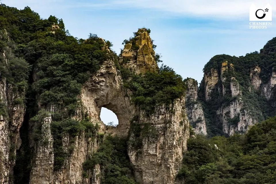 霞云岭有"北方石林,京都天山"的称谓,喀斯特地貌的石林,溶洞应有尽有.