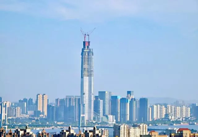 从636米到455米，开工7年的“中国第一高楼”跟武汉开了一个大玩笑！