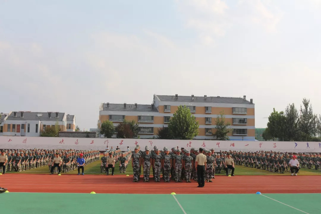 【最燃青春】磨炼顽强意志 塑造过硬作风——海岳中学军训大会操剪影