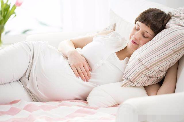 怀孕期间,"抚摸"时间有讲究,3个时间点要忍住,对胎儿有好处