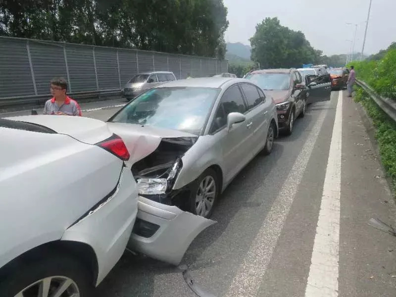 高速被人追尾经过交警然后维修车时对方不交维修费怎么办