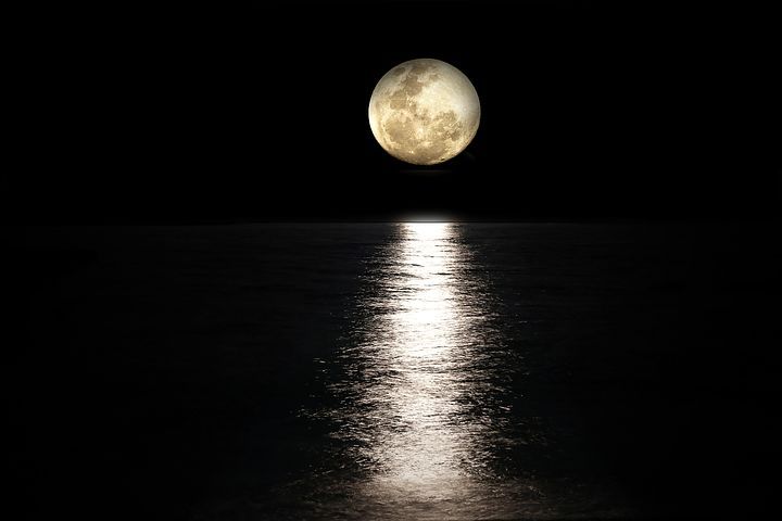 月亮和月光下风景拍摄小技巧,让中秋赏月拍出不一样的