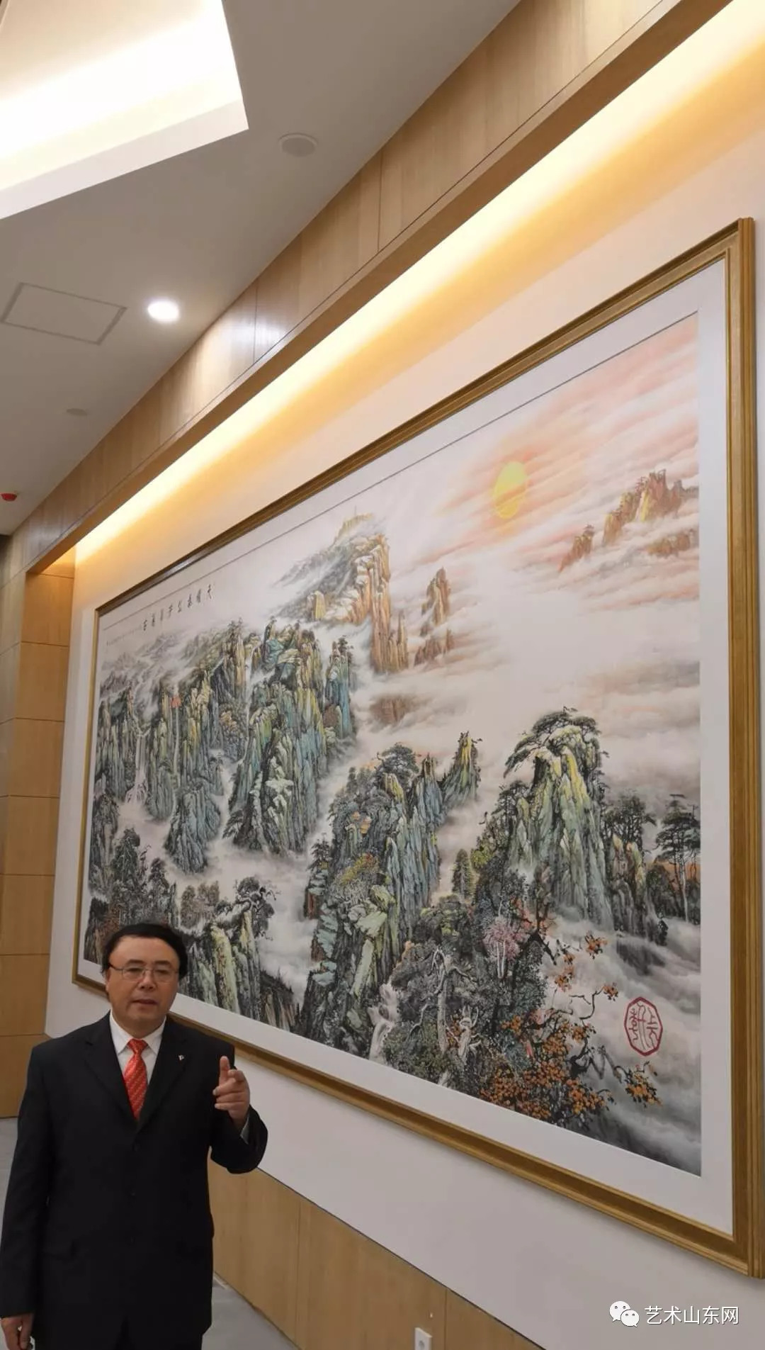 《天耀泰岱芳华万古》巨幅中国画在中华人民共和国驻慕尼黑总领馆装裱