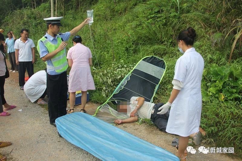 员因突发疾病发生自翻,后经忻城县公安局交通民警全力救助成功脱险