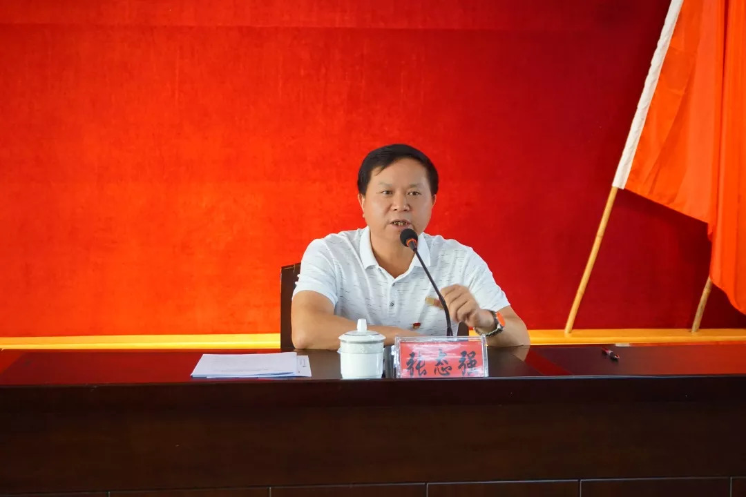 参会人员分7个小组围绕学习贯彻市委副书记,副市长,代理市长王峥同志