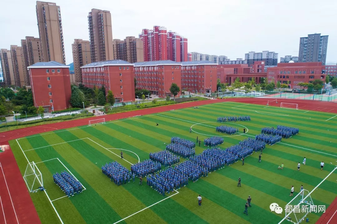 航拍都昌各高中新生军训风采!_任远中学