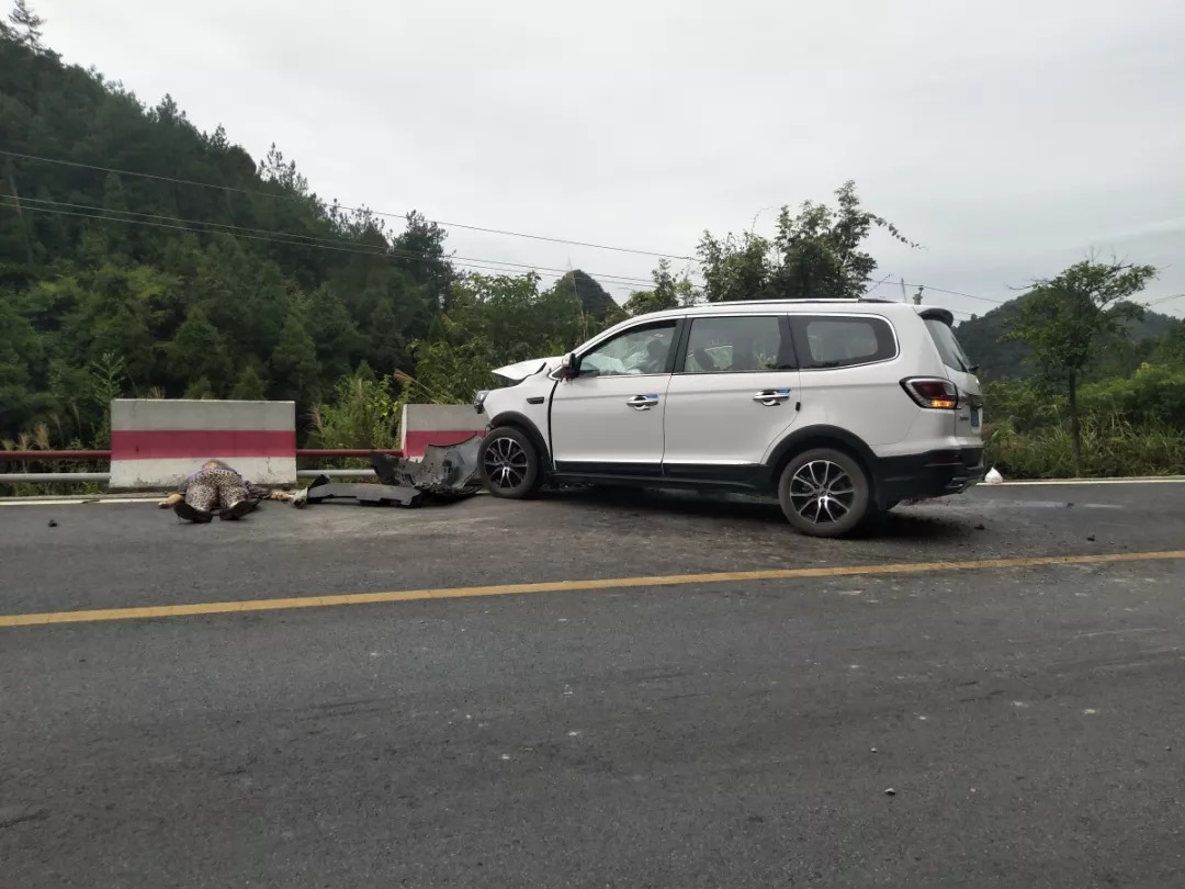 张家界英雄唐军车祸逝世路段再出重大车祸_永顺县