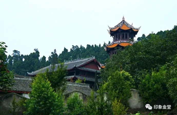 以五凤溪国家aaaa级旅游景区为代表的文化旅游型项目,以金堂山为代表