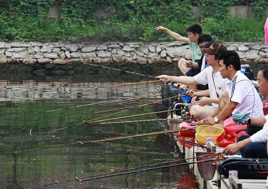 日本人这种很特别的钓鱼方法令我百思不得其解