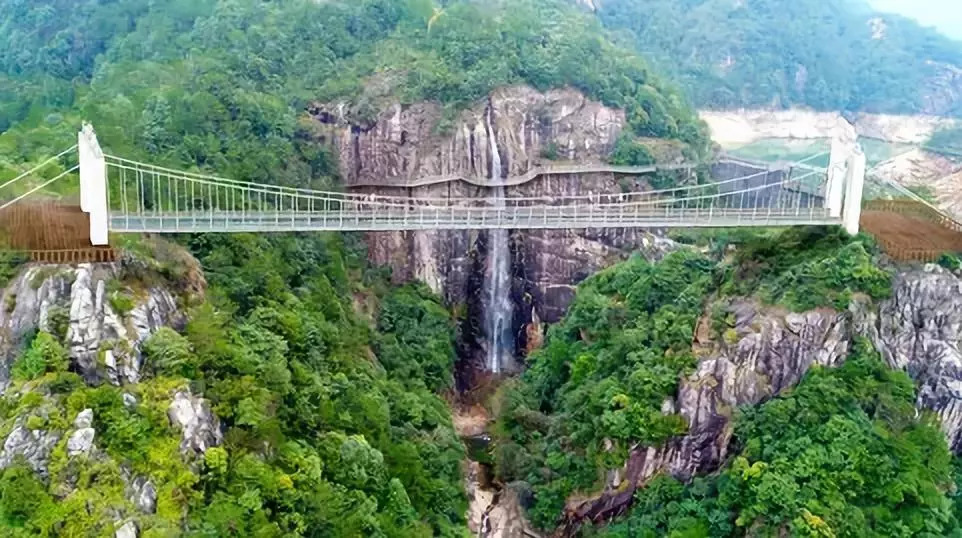 台州首条玻璃栈道开放!落差180米,全球唯一3d环瀑,空中走廊