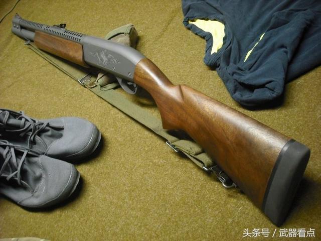 该枪是以雷明顿1100型半自动霰弹枪为基础,增加了全自动射击功能,并