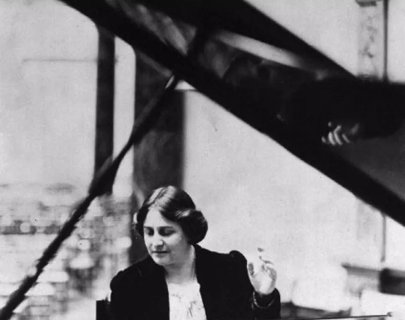 梅拉·海斯(myra hess)