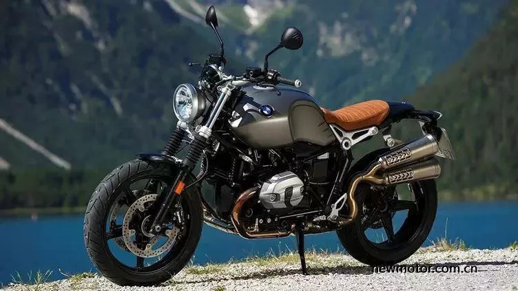 让宝马r nine t scrambler充满韵味,驾驶者阿汤哥更是瞬间魅力爆表!