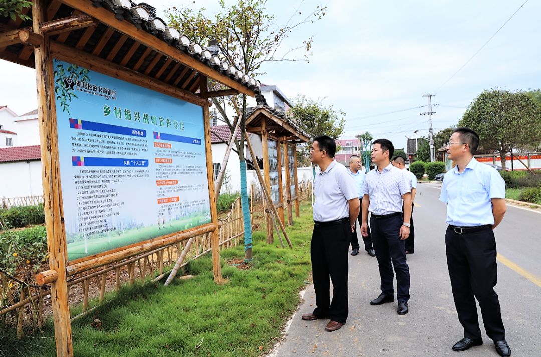 积极与当地党政部门,村组联系,加快整合"乡村振兴示范点,普惠金融示范