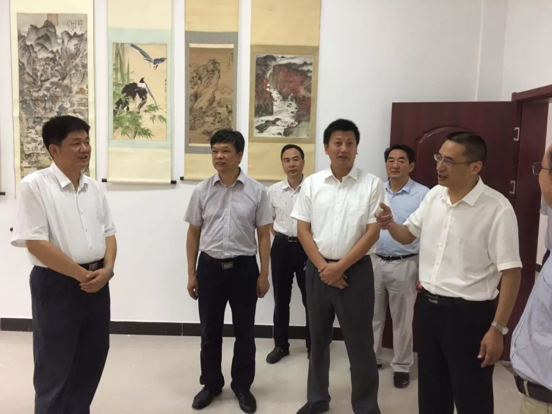 9月6日,省文化厅副厅长李耀华一行在市文体新广局党组书记,局长饶浩洲