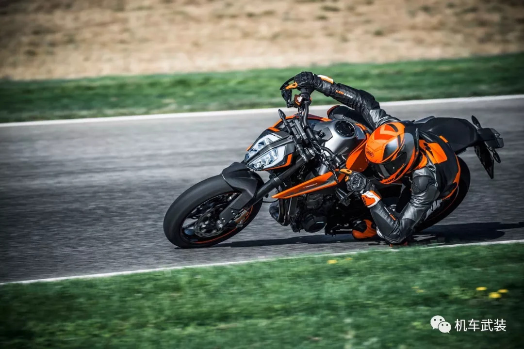 2 2018 ktm duke 790